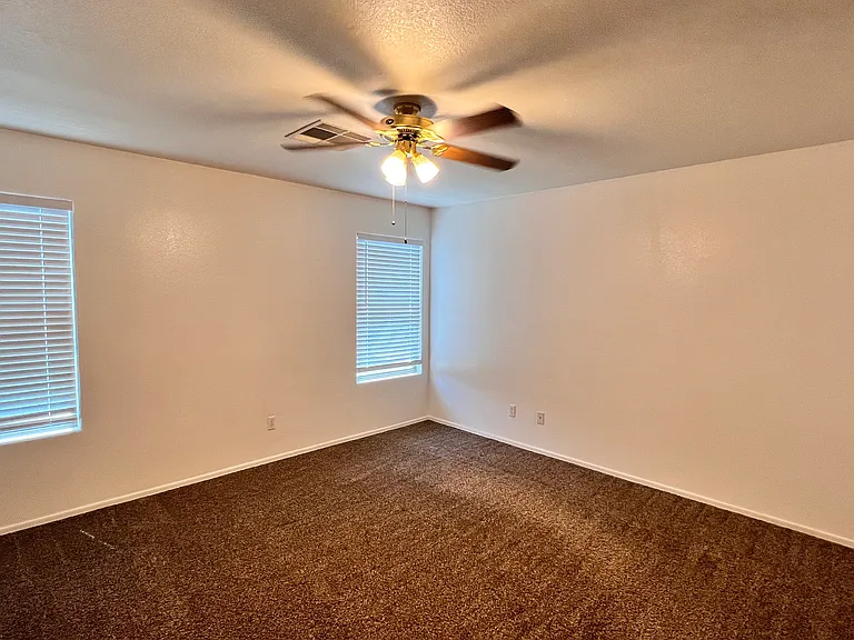 3041 W Horsham Dr — Photo 17