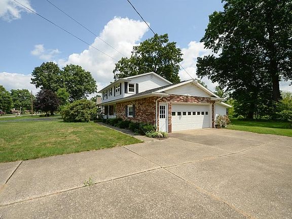 2nd image of 2567 Belair Dr