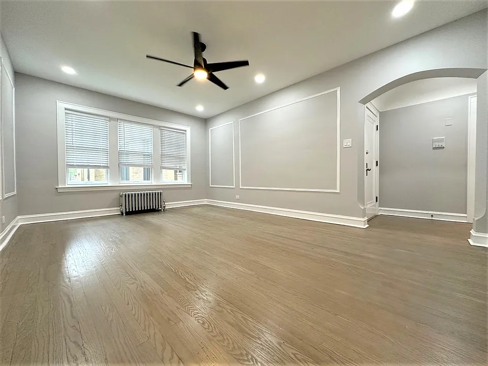 1352 W Carmen Ave #1N
