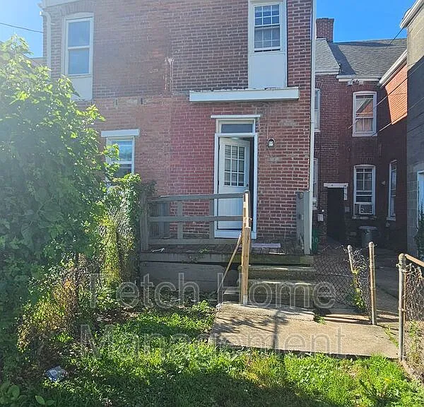 909 E Princess St — Photo 12