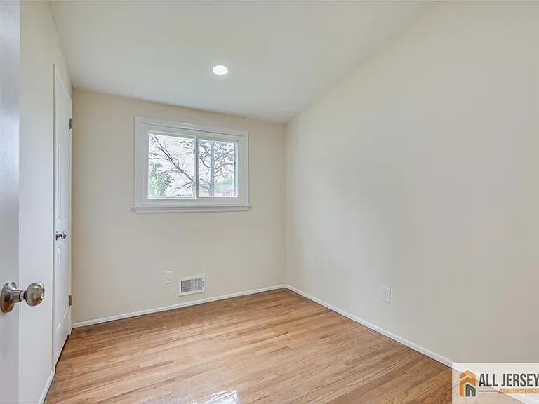 42 Hyde Ave — Photo 23