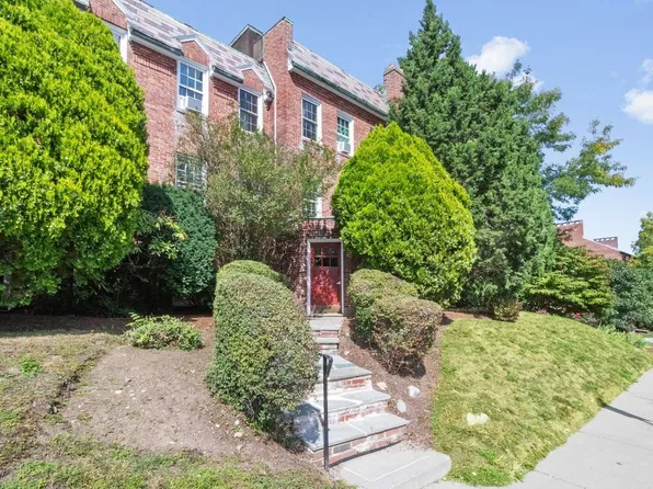 37 Commonwealth Ave #12, Concord, MA 01742