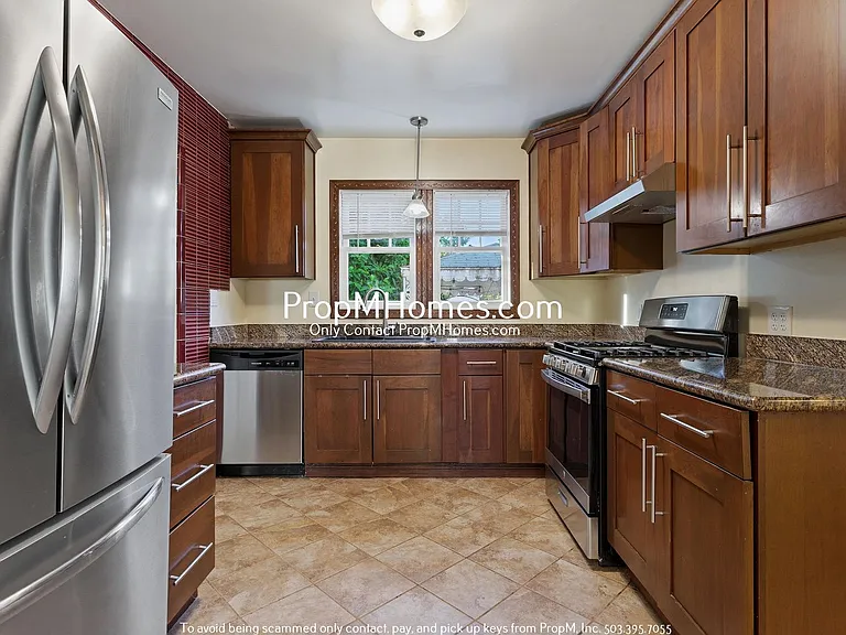 19825 SE Stark St — Photo 8