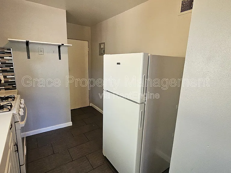 1950 N Oswego St — Photo 9
