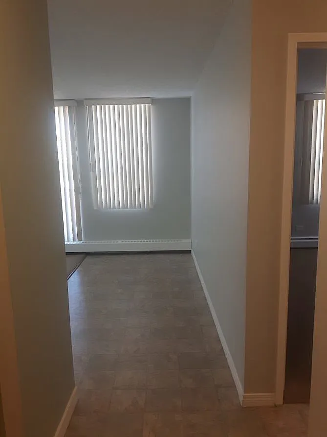 9910 104th — Photo 3