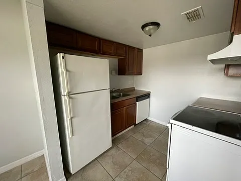 1410 Holden Ave #C — Photo 10