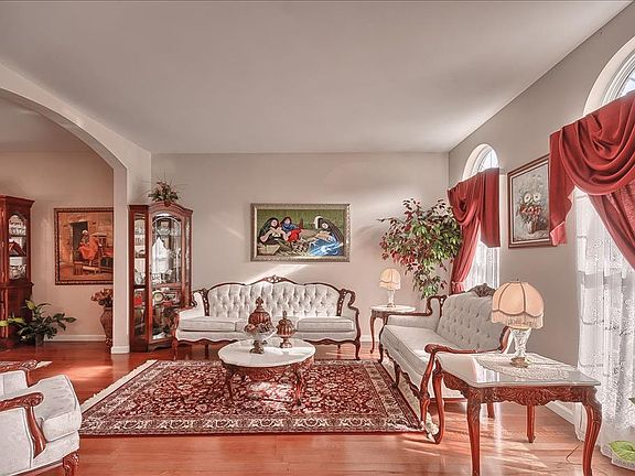 4th image of 651 Fox Hill Estates Dr