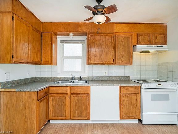 4th image of 3612 S Elm Eugene St