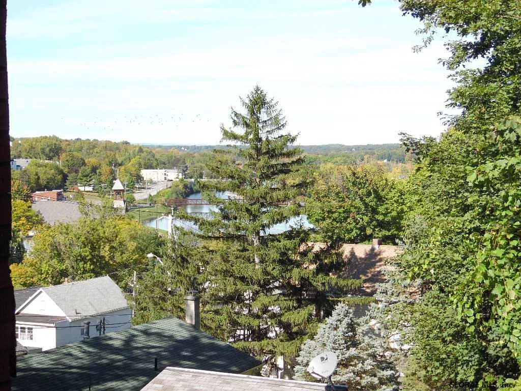 3 bed, 966 sqft, $1,695 — Photo 2