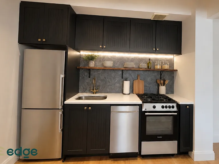 180 N 7th St #301 — Photo 2