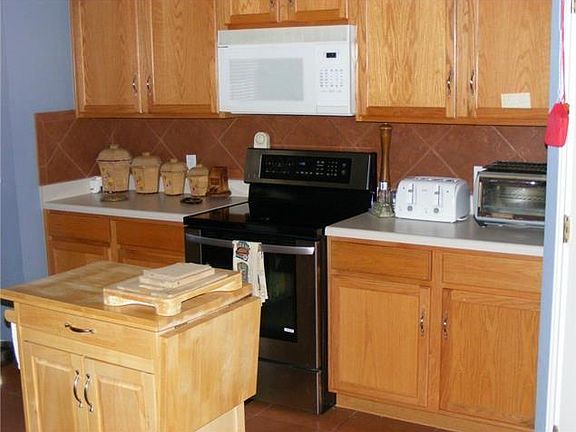 2nd image of 802 Eaglecreek Dr
