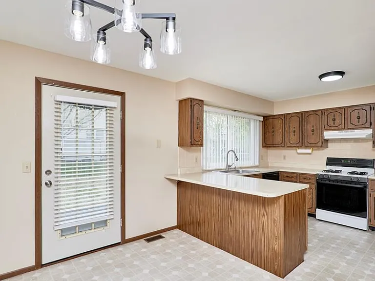 1153 Spencer Hill Dr — Photo 2
