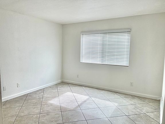 5th image of 1212 Oxford Dr APT B