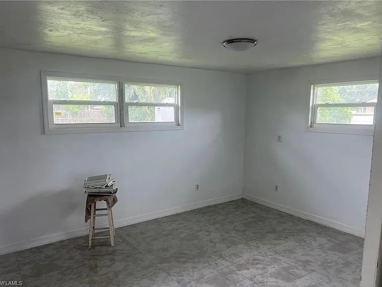 160 Brooks Rd — Photo 8
