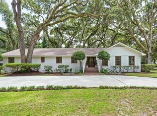 210 Youngwood Dr, Saint Simons Island, GA 31522