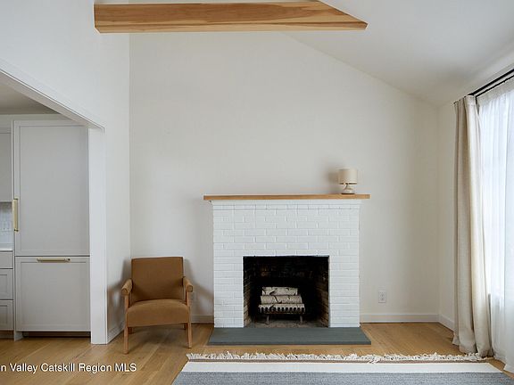 2nd image of 25 John Street