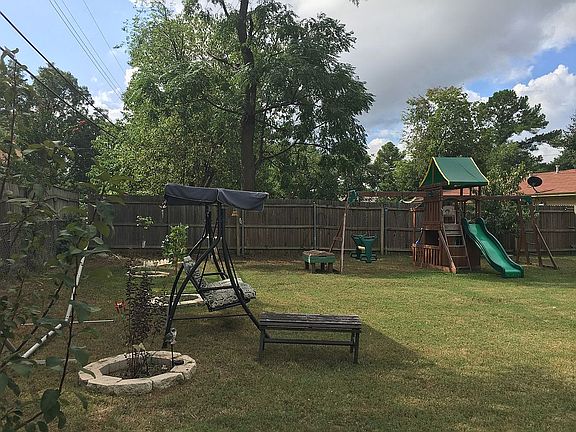 3rd image of 511 Oakwood Dr