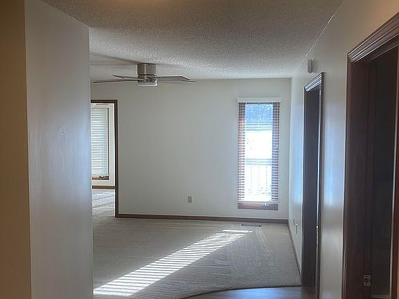 4th image of 246 Lakeside Dr