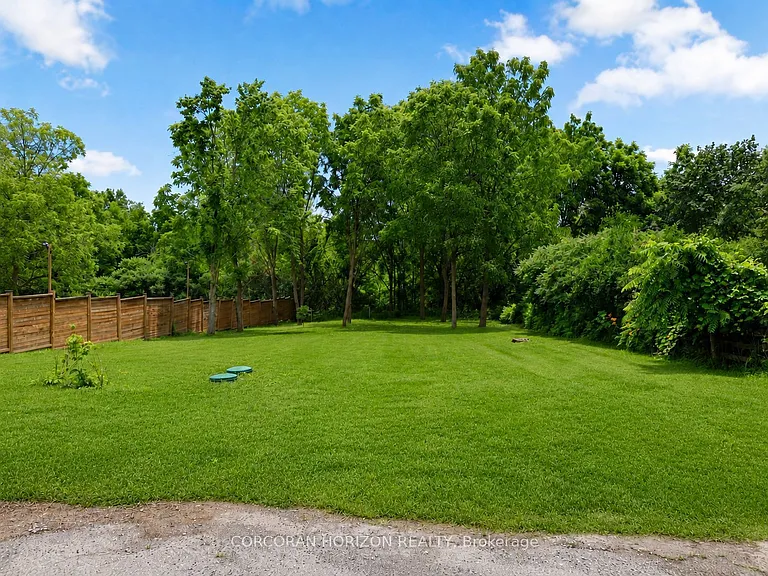 20407 Leslie St — Photo 26