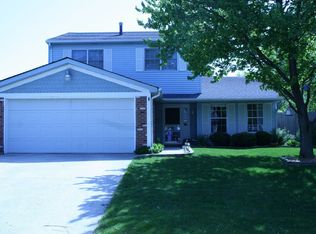 20053 S Rosewood Dr, Frankfort, IL 60423