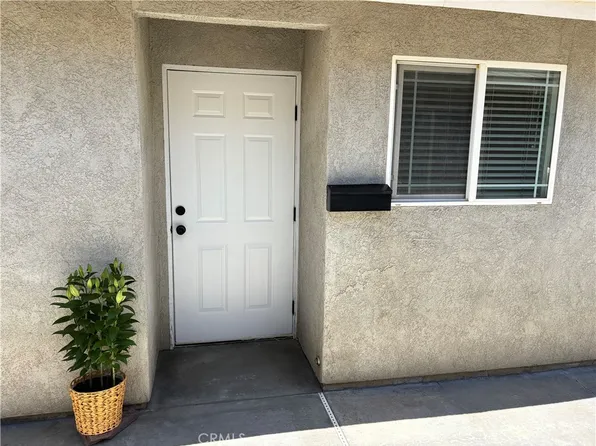 2484 W Calle Vista Dr, Rialto, CA 92377