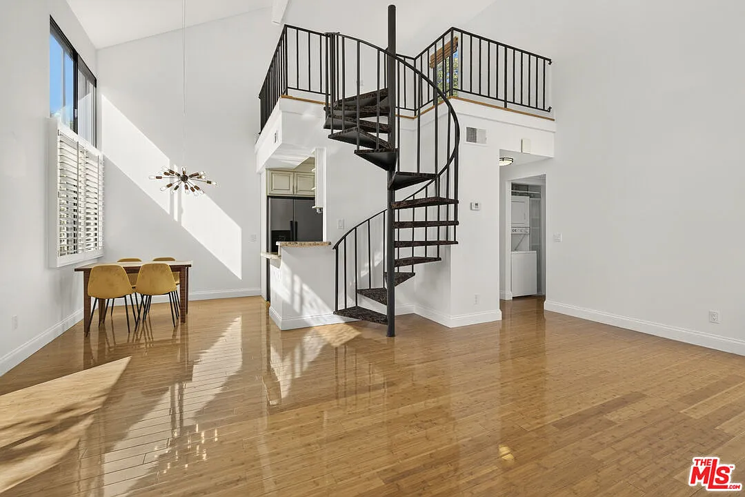 1 bed, 1.0 bath, 846 sqft, $3,300 — Photo 3