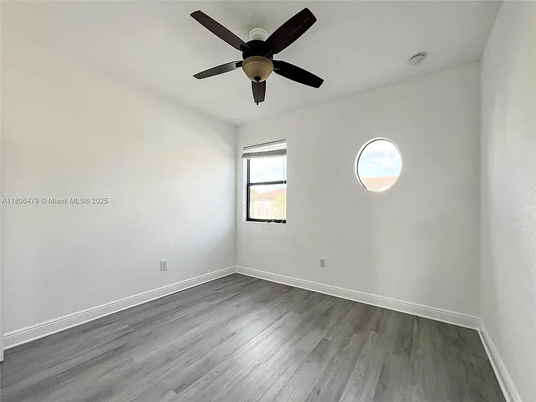639 NE 33rd Ter — Photo 22