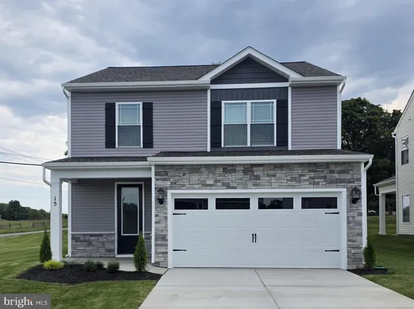 15 Brompton St, Falling Waters, WV 25419