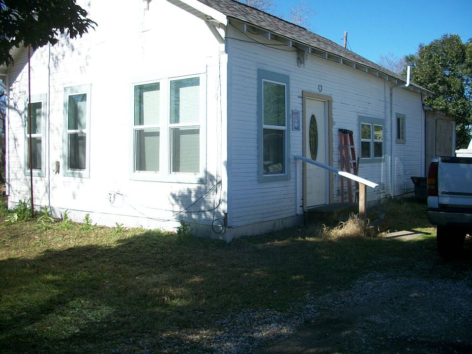 1st image of 206 W Live Oak St