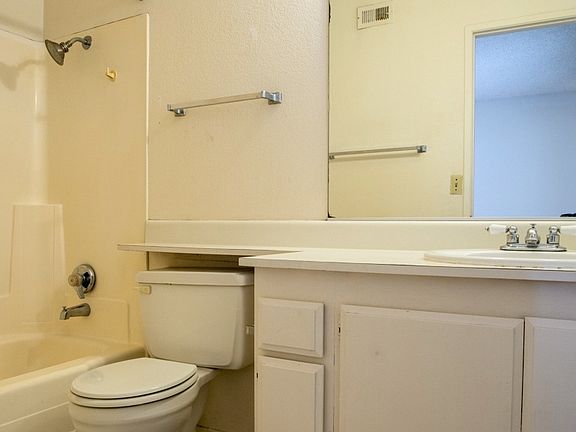 2nd image of 3221 Samantha Ave