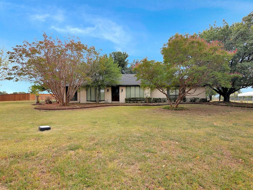 1st image of 212 White Oak Dr