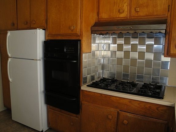 4th image of 310 W Chapel St #310I