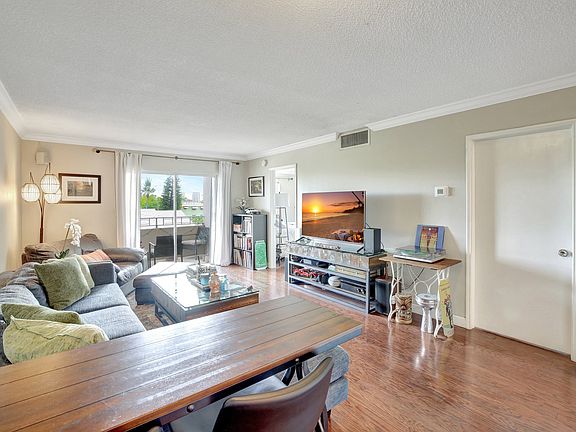 5th image of 900 NE 18th Ave APT 306