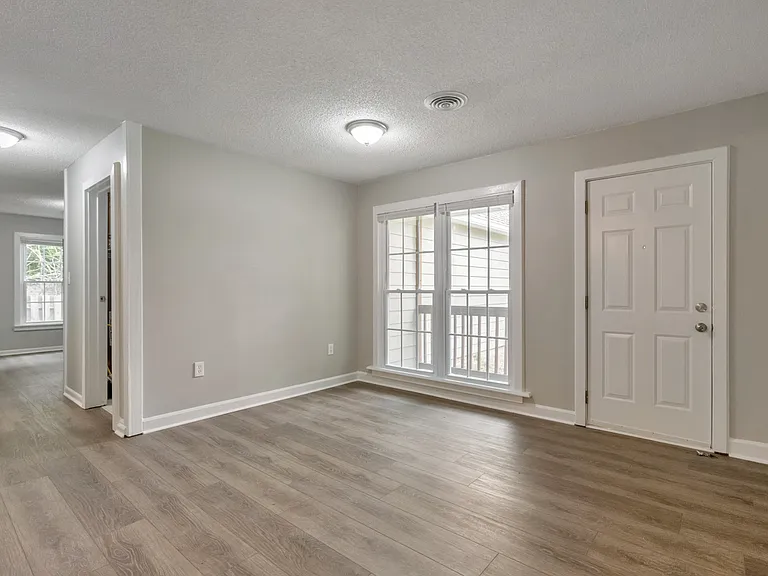 9138 Clubhouse Dr — Photo 2