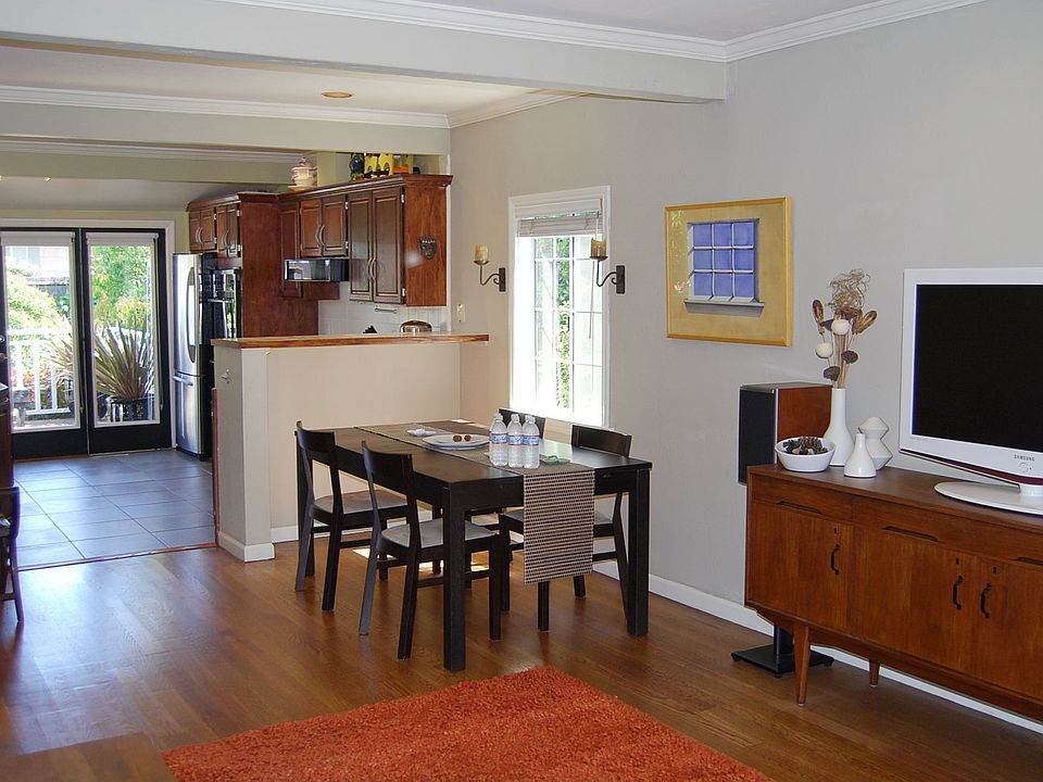 Living/Dining Area