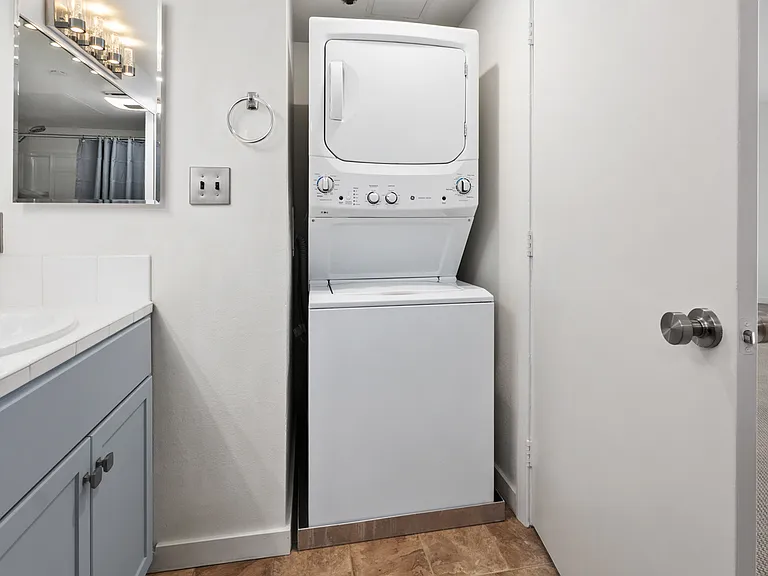 550 15th St #401 — Photo 30