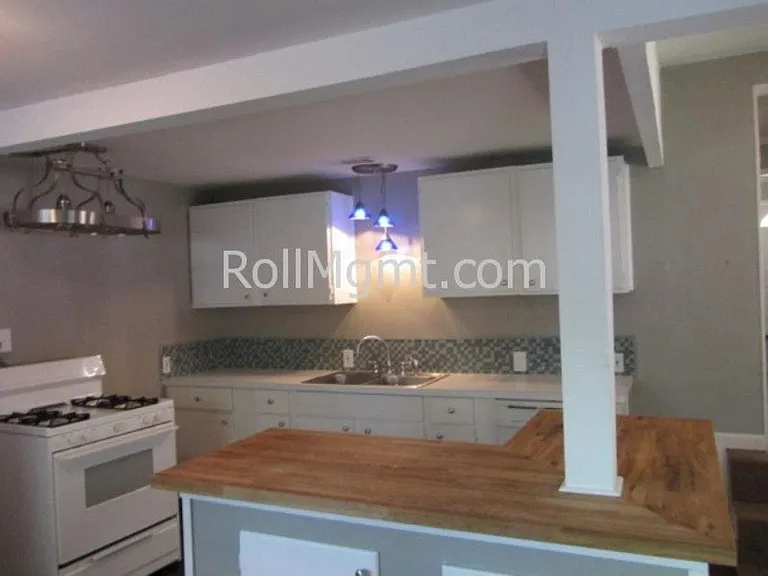 1904 Payne Ave — Photo 10