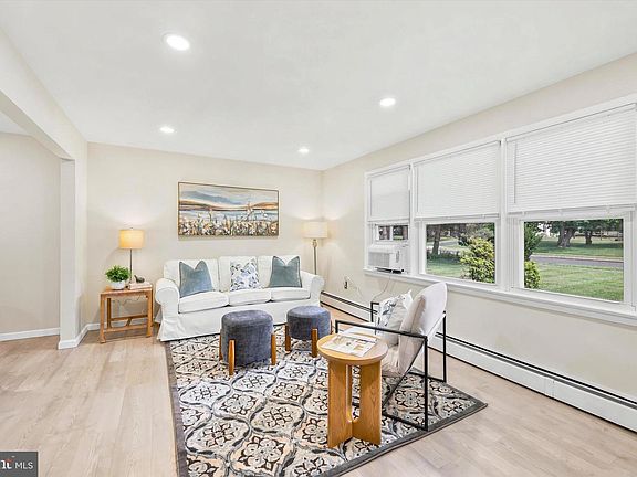 3rd image of 1421 Cathys Ln