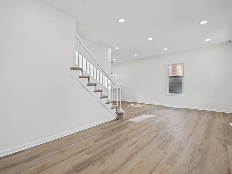 12028 Wade Park Ave — Photo 6