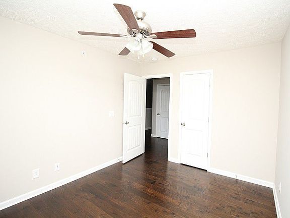 4th image of 133 Melbourne Dr APT A