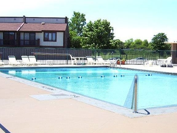 2nd image of 465 W Dominion Dr Unit 1202