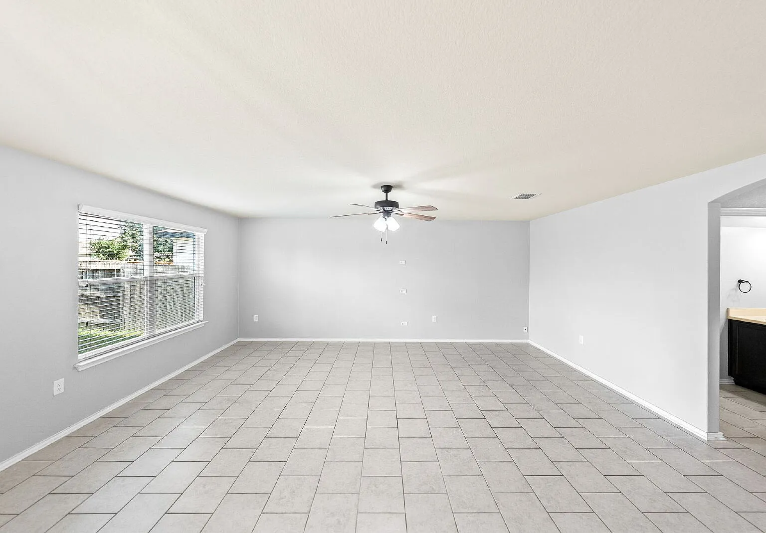 3 bed, 2.5 bath, 2285 sqft, $1,895 — Photo 4