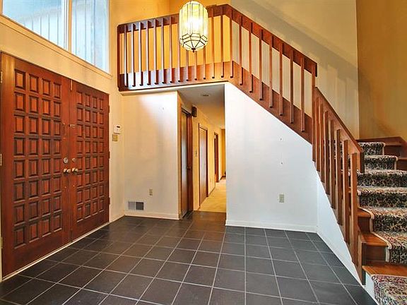 2nd image of 8268 Beekman Pl