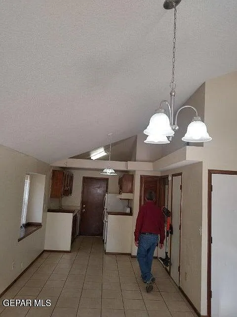 2 bed, 1.0 bath, 853 sqft, $1,095 — Photo 2