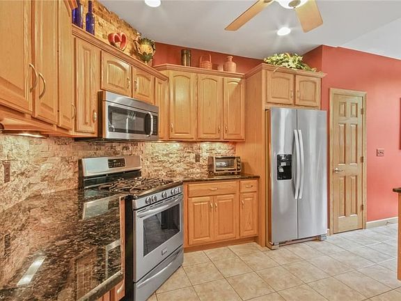 4th image of 70 Savannah Ct