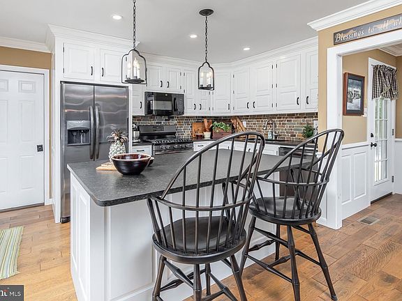 4th image of 110 Ridgeway Ln