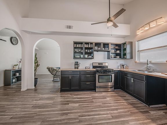 3rd image of 18 Buckbrush Pl