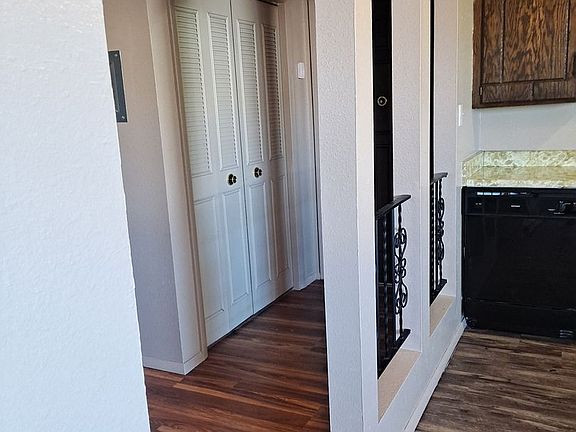 3rd image of 1640-1650 Moore Ave #31