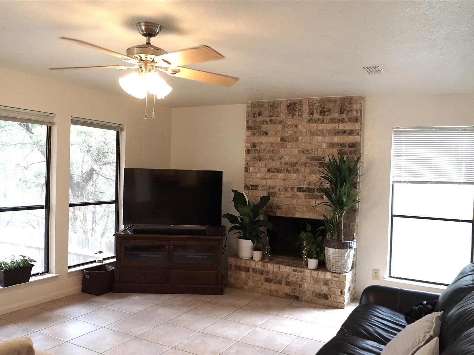 2 bed, 2.5 bath, 1143 sqft, $2,200 — Photo 3