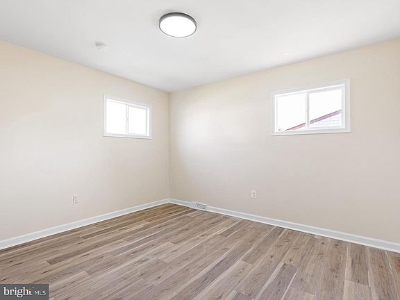 4th image of 102 Longview Dr